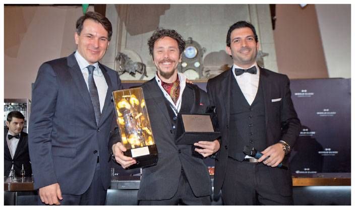 Newton Freire, presidente de Diageo para Brasil, Uruguay y Paraguay, y Nicola Pietroluongo, senior brand ambassador de Diageo Brasil, junto a Álvaro Pereira, quien representará a Uruguay en “World Class”.