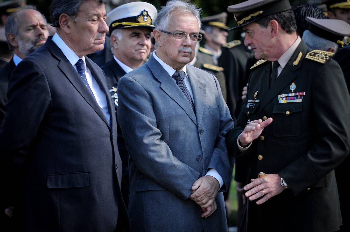 Rodolfo Nin Novoa, Jorge Menéndez y Guido Manini Ríos en la Plaza de Armas del Comando General del Ejército. Foto: Javier Calvelo/ adhocFOTOS