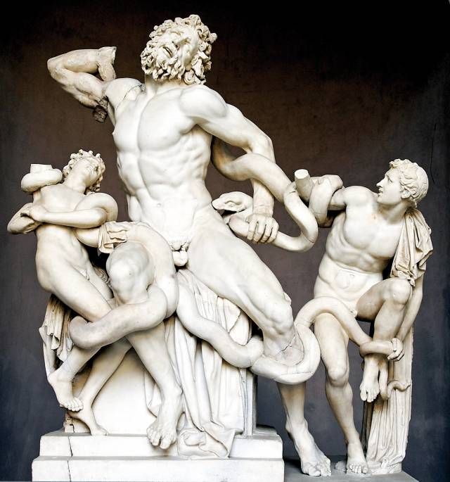 El descubrimiento de la escultura Laocoonte y sus hijos, en 1506, abrió la colección de estatuas grecorromanas y coincidió con la fundación de los Museos