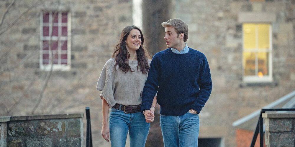 Meg Bellamy como Kate Middleton y Ed McVey como el príncipe William, en una imagen de la serie.  Foto: Netflix
