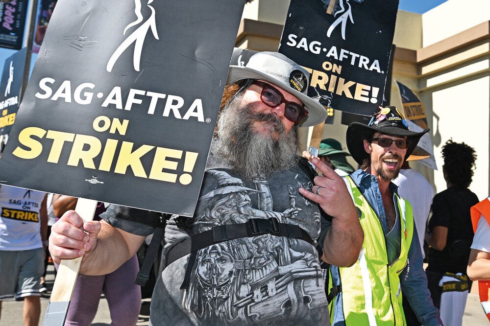 Jack Black se unió a un piquete frente a Paramount Studios durante la huelga contra los estudios de Hollywood antes de uqe la negociación llegara a su fina después de 118 días de paro.  Robyn Beck, AFP 