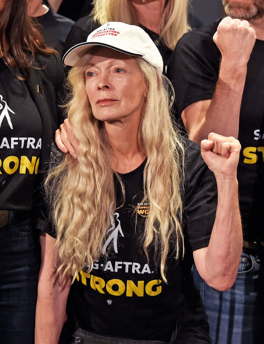 La actriz Frances Fisher también manifestó contra los estudios en la primera huelga de los actores de esta envergadura en 63 años.  Chris Delmas, AFP 
