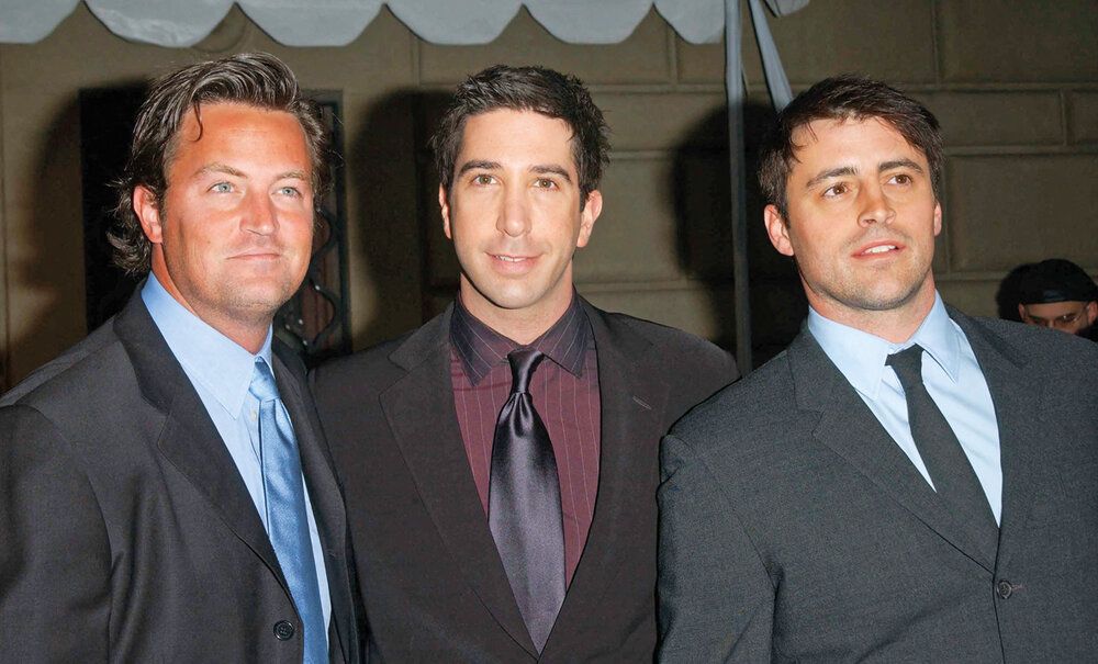















En su autobiografía, Perry cuenta a los actores David Schwimmer y Matt
Le Blanc, Ross y Joey de Friends,
como parte de su familia.



