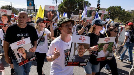 Los familiares de los rehenes volvieron a manifestarse en Tel Aviv. Los familiares de los rehenes volvieron a manifestarse en Tel Aviv.