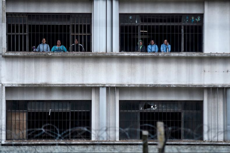 Cárcel de mujeres en Montevideo. Foto: Javier Calvelo / adhocFOTOS
