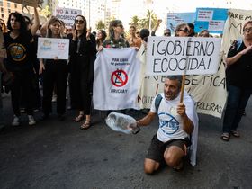 Entrega de firmas en el Ministerio de Ambiente contra la prospección sísmica y movilización frente a Torre Ejecutiva.