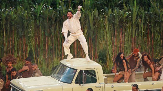 Bad Bunny es percibido como el broche de oro de una corriente latina que fluye en otra dirección. Bad Bunny es percibido como el broche de oro de una corriente latina que fluye en otra dirección.