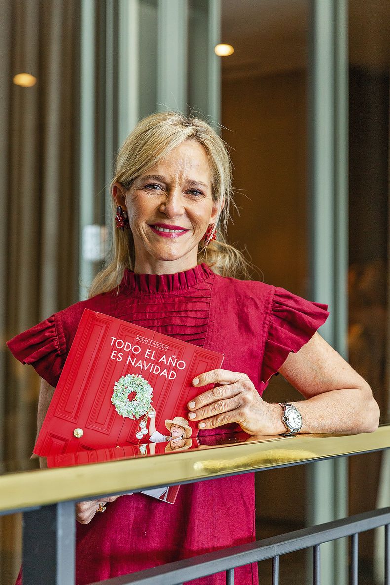 Rose Galfione con su libro Todo el año es Navidad