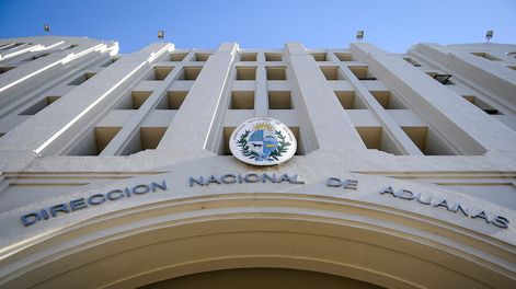 La sede de la Dirección de Aduanas en el Puerto de Montevideo.