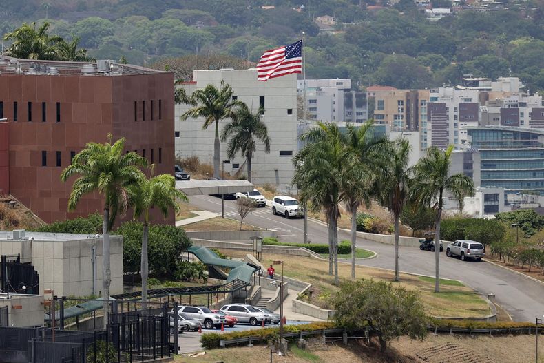 Fotografía que muestra la sede de la Embajada de Estados Unidos este lunes en Caracas (Venezuela).