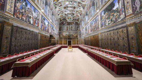 Los 133 cardenales que elegirán al nuevo papa se encerrarán en la Capilla Sixtina, ante el fresco de Juicio Final de Miguel Ángel Los 133 cardenales que elegirán al nuevo papa se encerrarán en la Capilla Sixtina, ante el fresco de Juicio Final de Miguel Ángel