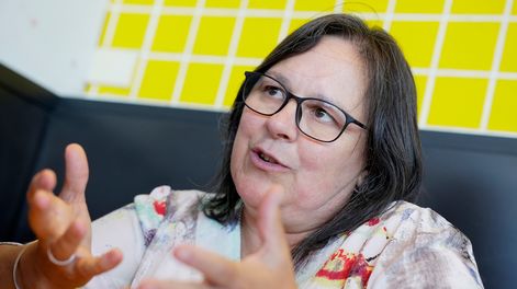 El “lenguaje de ADM” y la cultura privada “chocó” con el sistema público, dice la futura viceministra del MEC