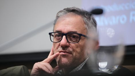 Rodrigo Arim, durante el homenaje a Nibia Sabalsagaray, en la FIC de la Udelar, en julio