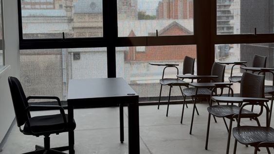 Uno de los salones nuevos de la Facultad de Artes. Uno de los salones nuevos de la Facultad de Artes.