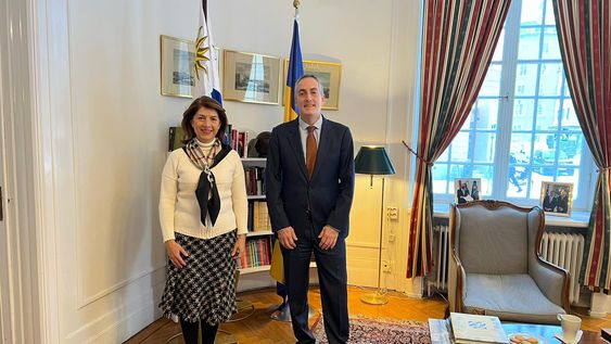 Federico Perazza, a la derecha, fue sancionado por Cancillería tras cometer “faltas administrativas muy graves” Federico Perazza, a la derecha, fue sancionado por Cancillería tras cometer “faltas administrativas muy graves”