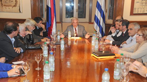 imagen de Vázquez se compromete a que las nuevas medidas de seguridad tengan el aval del Frente Amplio y evita pronunciarse sobre planteos de la oposición imagen de Vázquez se compromete a que las nuevas medidas de seguridad tengan el aval del Frente Amplio y evita pronunciarse sobre planteos de la oposición