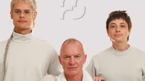 Todo el video, que dura 3 minutos con 39 segundos, se centra en una sala monocromática, en la que, en posición de loto, Ca7riel y Paco recrean una sesión de yoga o meditación junto a Sting.