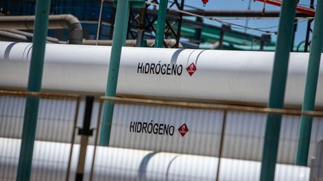 Recorrida por la refinería de La Teja de Ancap durante la etapa de parada de mantenimiento