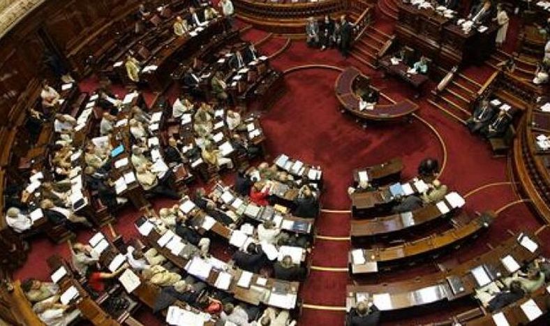 imagen de Entre acusaciones de corrupción y acomodo de esposas, el  Frente Amplio aprobó la capitalización millonaria de Ancap