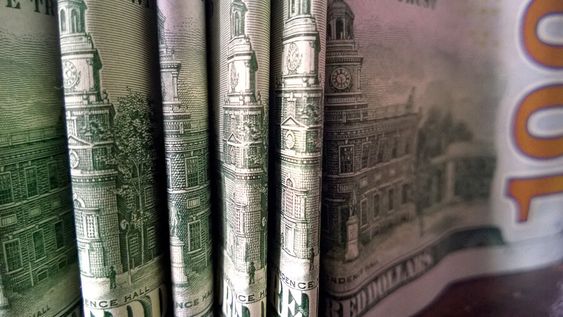 Los cambios y otros agentes mayoristas operaron dólares a precios promedio por debajo de $ 38 en los últimos días. Foto: Javier Calvelo / adhocFOTOS