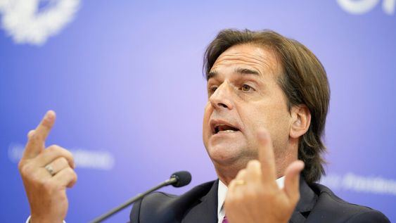 Presidente Luis Lacalle Pou al anunciar los resultados del estudio de factibilidad. Foto: Nicolás Celaya / adhocFOTOS Presidente Luis Lacalle Pou al anunciar los resultados del estudio de factibilidad. Foto: Nicolás Celaya / adhocFOTOS