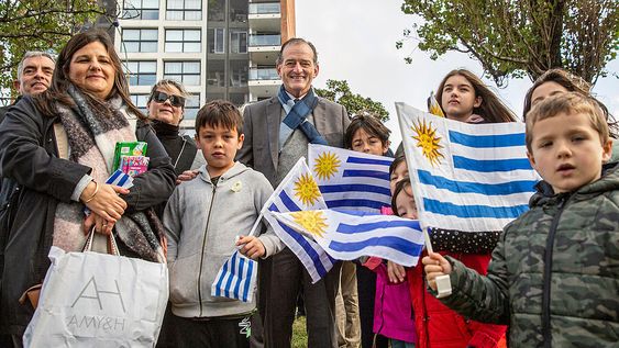 Cabildo Abierto fomenta la natalidad con un paquete de incentivos económicos para las familias con hijos. Foto: Mauricio Zina / adhocFOTOS