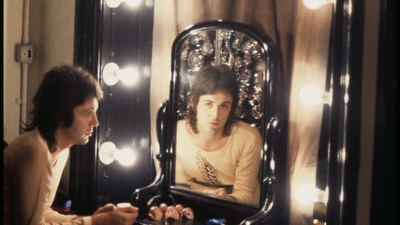 Fotografía de Paul McCartney como miembro de su banda Wings.