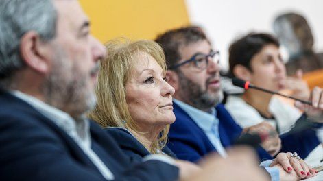 Mario Bergara, Carolina Cosse y Fernando Pereira, durante el Secretariado del Frente Amplio el 11 de setiembre.
