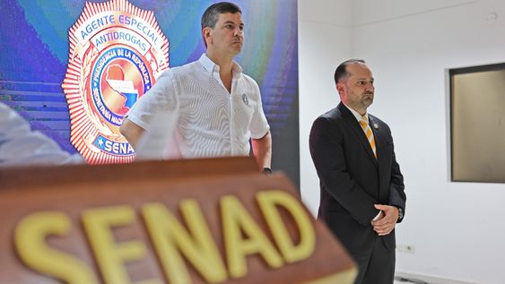 Jalil Rachid, a la derecha, durante una conferencia de prensa este año junto al presidente Santiago Peña