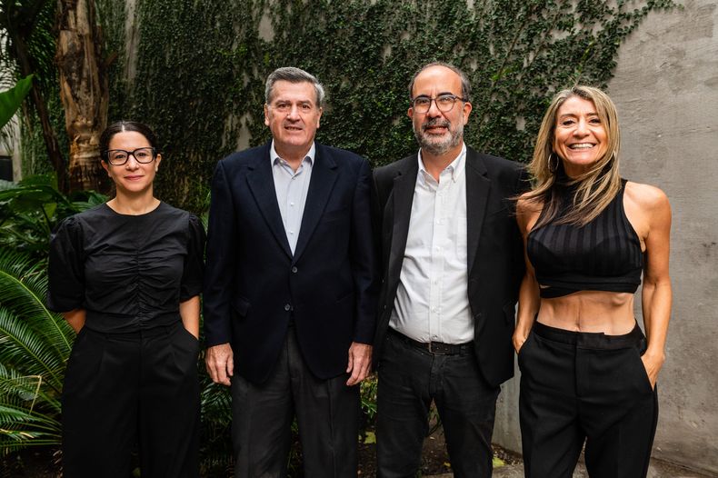 Editora de política de Búsqueda Victoria Fernández, senador Pedro Bordaberry, director periodístico de Búsqueda Andrés Danza y gerenta comercial de Magnolio Karen Jawetz