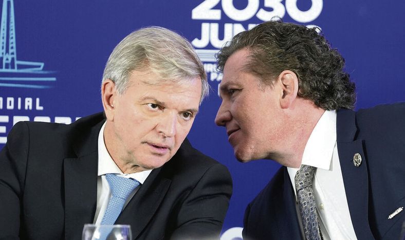 Sebastián Bauzá y Alejandro Domínguez en agosto del año pasado, durante la presentación de la candidatura en Montevideo. Foto: Daniel Rodríguez, adhocFOTOS