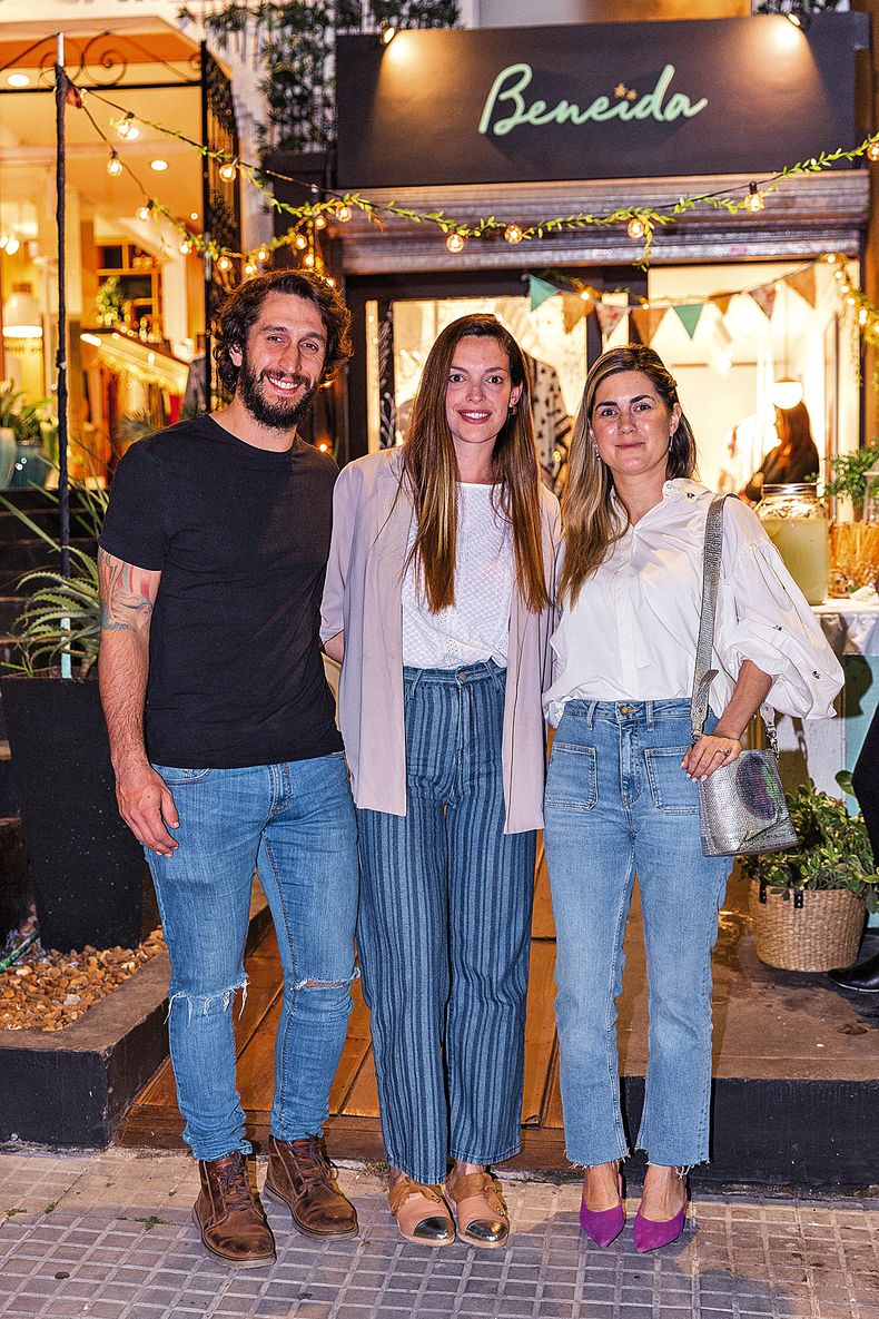Pablo Iglesias, Belén Urrutia y Angelina Martínez