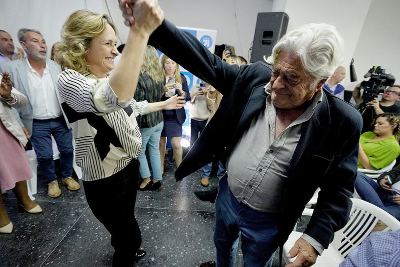Laura Raffo y el expresidente Luis Alberto Lacalle Herrera, uno de los impulsores de su precandidatura. Foto: Javier Calvelo / adhocFOTOS