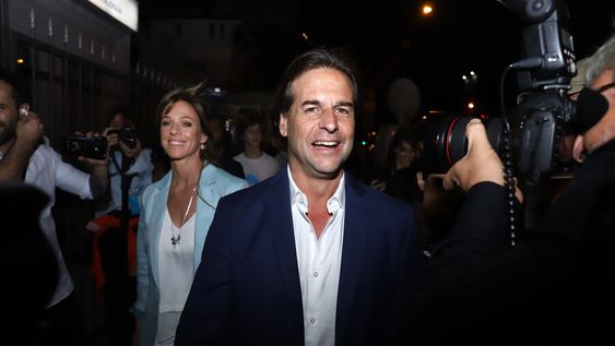 imagen de Lacalle Pou arranca favorito para ganar el balotaje pero no está todo dicho y el oficialismo buscará reconquistar ocho puntos imagen de Lacalle Pou arranca favorito para ganar el balotaje pero no está todo dicho y el oficialismo buscará reconquistar ocho puntos