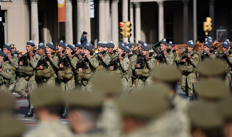 Desfile por el Día del Ejército en 2019, último año de gobierno de Tabaré Vázquez. Foto: Nicolás Celaya / adhocFOTOS