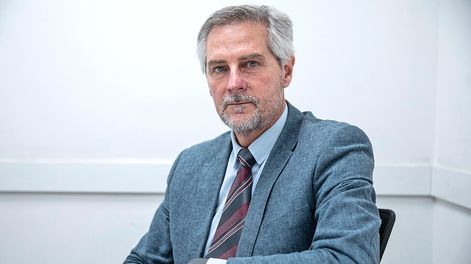 Búsqueda | Enrique Rodríguez en la Fiscalía General de la Nación en Montevideo. Foto: Mauricio Zina / adhocFOTOS