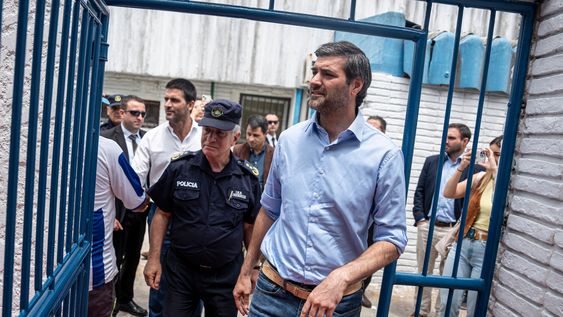 Luis Mendoza y Nicolás Martinelli en 2024, durante una recorrida por exComcar; la Policía Nacional investiga si fueron amenazados por el mismo grupo criminal que atacó a Mónica Ferrero. Luis Mendoza y Nicolás Martinelli en 2024, durante una recorrida por exComcar; la Policía Nacional investiga si fueron amenazados por el mismo grupo criminal que atacó a Mónica Ferrero.