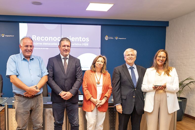 Director nacional de Turismo Roque Baudean, director general de Secretaría Ignacio Curbelo, directora de InMujeres Mónica Bottero, ministro de Turismo Tabaré Viera y Sara Telechea Rosenblum
