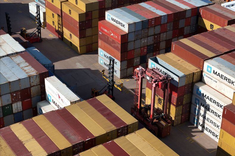 Contenedores en el Puerto de Montevideo.