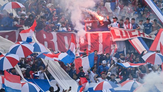 Nacional fue sancionado deportivamente por el lanzamiento de una bengala por parte de un hincha. Nacional fue sancionado deportivamente por el lanzamiento de una bengala por parte de un hincha.