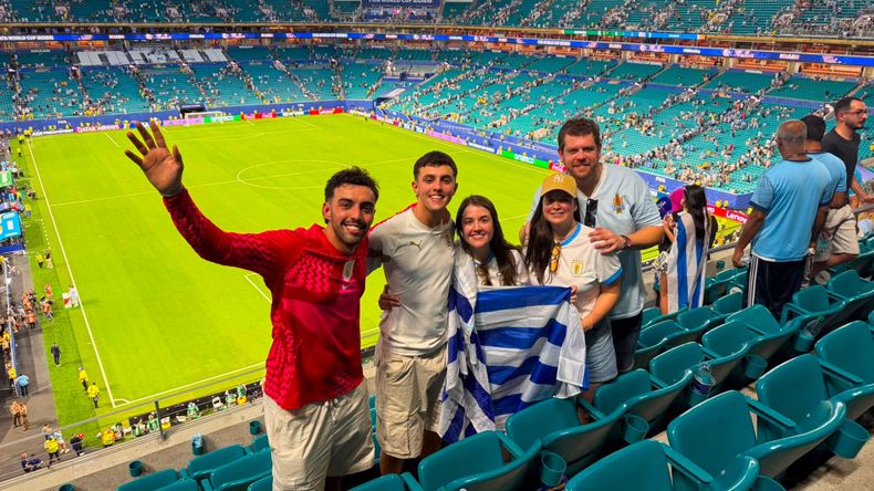 Braulio y Guzmán Nogués junto a Agustina y Florencia Gómez y Gonzalo Dárdano. &nbsp;