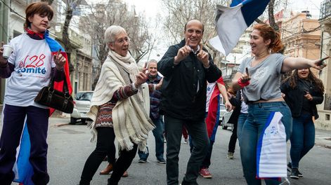imagen de El Frente Amplio se hace fuerte en el área metropolitana y el litoral, mientras que en el resto del país dominan los blancos