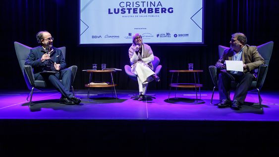 Director periodístico de Búsqueda Andrés Danza, ministra de Salud Pública Cristina Lustemberg y periodista de temas de salud en Búsqueda Leonel García Director periodístico de Búsqueda Andrés Danza, ministra de Salud Pública Cristina Lustemberg y periodista de temas de salud en Búsqueda Leonel García