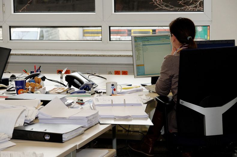 La demanda laboral podría haberse visto afectada por la cautela pre electoral, según Advice