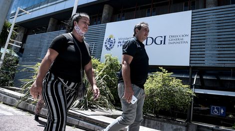 Sede de la DGI en Montevideo. Foto: Javier Calvelo / adhocFOTOS