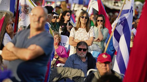 Acto de lanzamiento de campaña de Carolina Cosse, lunes 4 de marzo. Foto: Javier Calvelo, adhocFOTOS Acto de lanzamiento de campaña de Carolina Cosse, lunes 4 de marzo. Foto: Javier Calvelo, adhocFOTOS