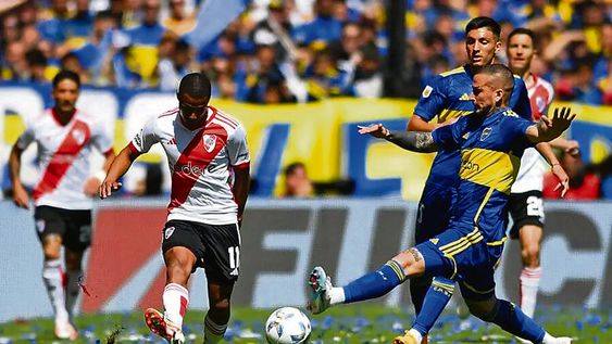 Los vínculos entre el fútbol y la política están muy presentes en la disputa electoral entre Sergio Massa y Javier Milei Los vínculos entre el fútbol y la política están muy presentes en la disputa electoral entre Sergio Massa y Javier Milei