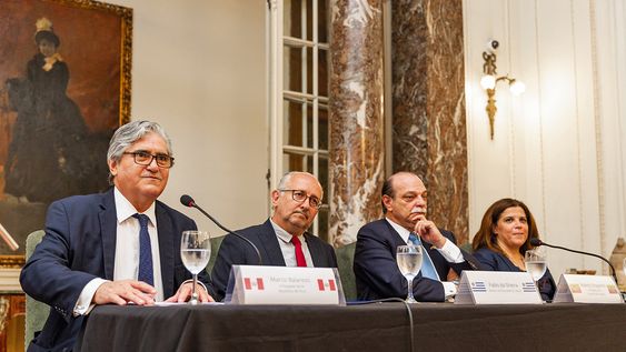 Embajador de Perú Marco Balarezo, ministro de Educación y Cultura Pablo da Silveira, embajador de Ecuador Roberto Illingworth, encargada de la la República Árabe de Egipto Jailan Abdelaziz