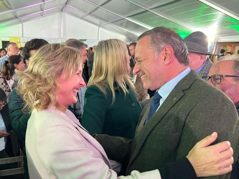 Laura Raffo y Álvaro Delgado son los principales precandidatos blancos. Foto: Facebook Laura Raffo