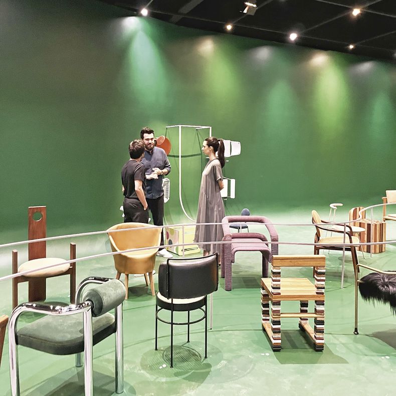 Un lugar, sillas brasileñas contemporáneas, en Design Week SP